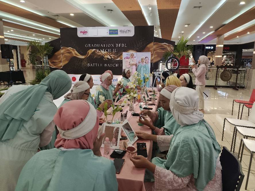 Gelar Pelatihan, BFBL dan Spektra Bekali Ibu Ruma Tangga Keterampilan Merias