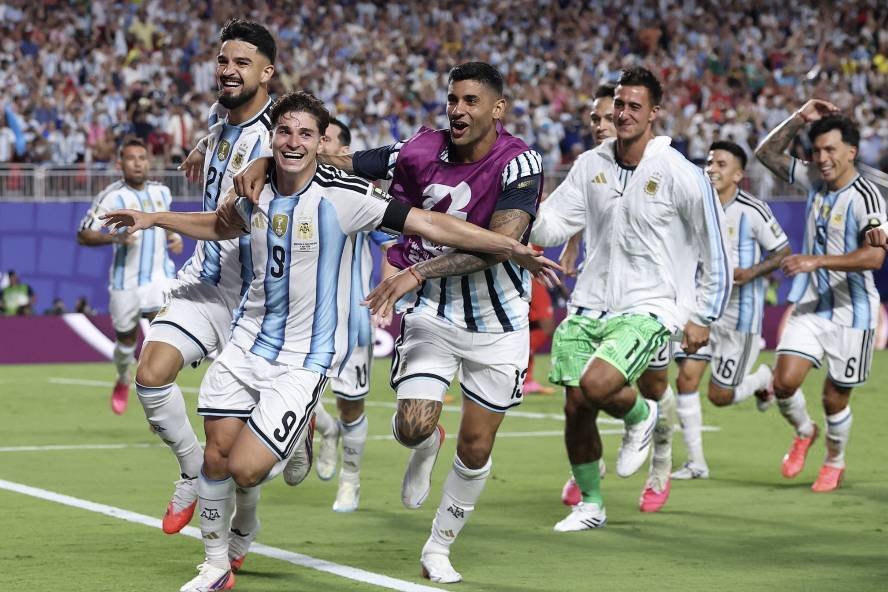 Dua Gol Perpanjangan Waktu Bawa Argentina Depak Swiss 3-1