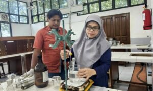 Pembuatan Silika Gel Bernilai Tinggi Dosen ITN Malang Ubah Limbah Sandblasting Jadi Silika Gel Bernilai Tinggi