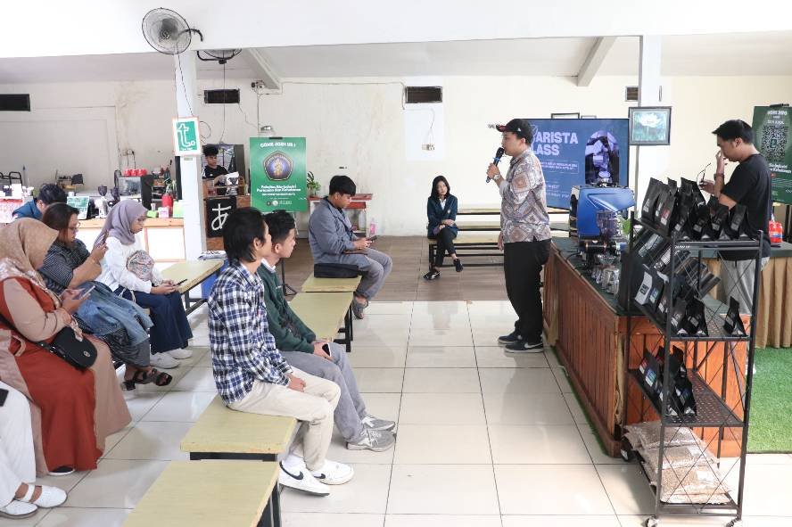 Tani Kopi Academy FBiPK UB Latih Pemuda Kampung Lingkar Kampus Jadi Barista dan Roaster