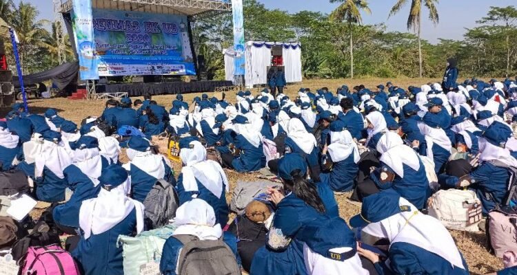 Ratusan Mahasiswa Baru FK UB Penmas di Desa Permanu