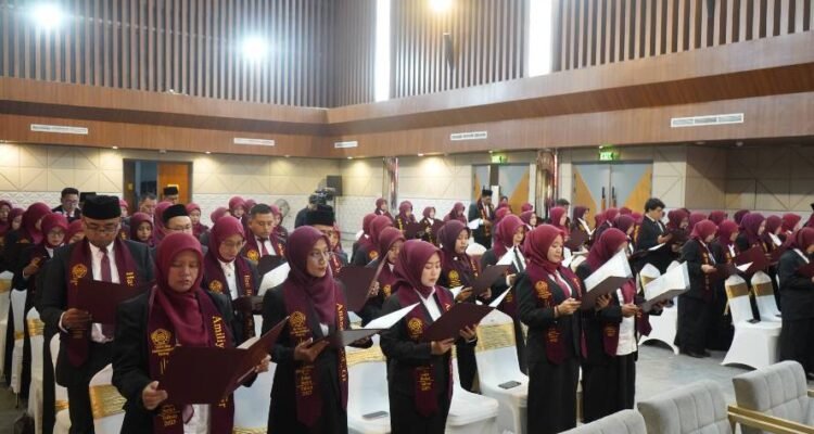UMM Kukuhkan Ribuan Guru Madrasah Profesional