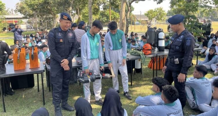 SMAN 6 Kota Malang Gembleng Karakter Siswa di Satbrimob Polda Jatim