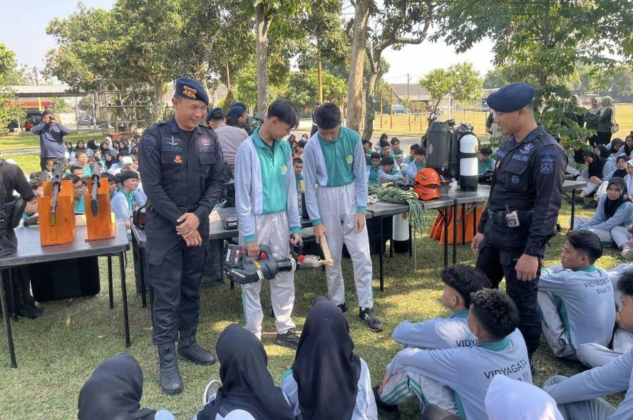 SMAN 6 Kota Malang Gembleng Karakter Siswa di Satbrimob Polda Jatim