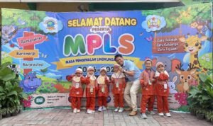 Suyadi di MPLS DPRD Kota Malang Dorong Gerakan Ayah Mengantar Anak ke Sekolah