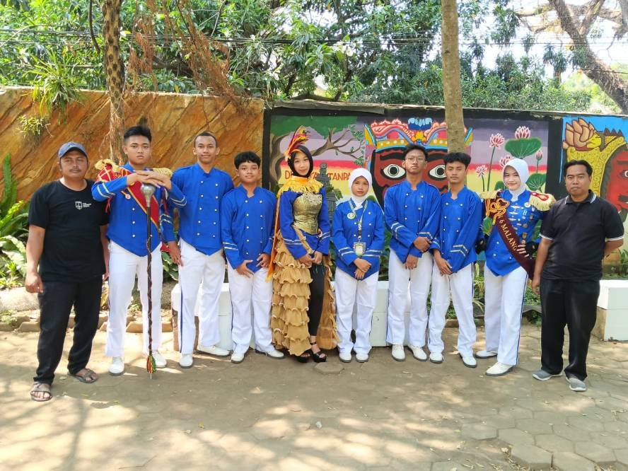 SMAN 6 Kota Malang Luncurkan Tim Drum Band