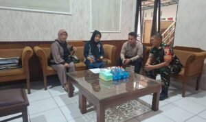 Bahasa Jatimulyo Babinsa Jatimulyo Perkuat Sinergi dengan Tokoh Masyarakat