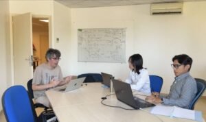 Diskusi dengan Associate Professor Ramon Aparicio-Pardo Riset di Prancis, Mahasiswa FT UB Teliti Jaringan Telekomunikasi Tangguh Hadapi Perubahan Iklim