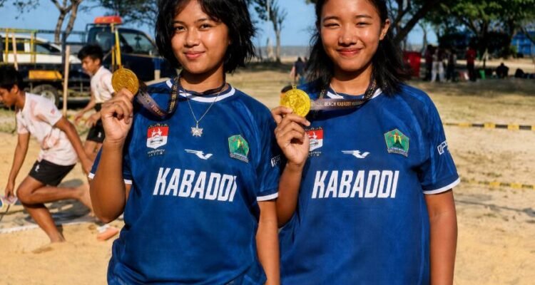 Terus Berprestasi, Dua Siswi SMAN 6 Malang Sabet Medali Emas Kabaddi Beach Jatim 2026