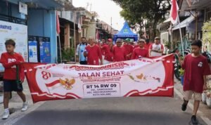 Semarak HUT ke-81 RI, Warga RT 14 RW 09 Sawojajar Gelar Jalan Sehat dan Senam Bahagia