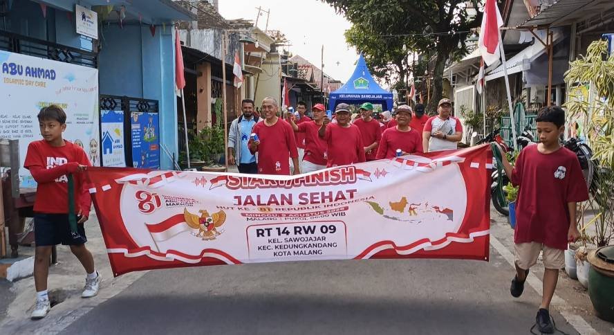Semarak HUT ke-81 RI, Warga RT 14 RW 09 Sawojajar Gelar Jalan Sehat dan Senam Bahagia