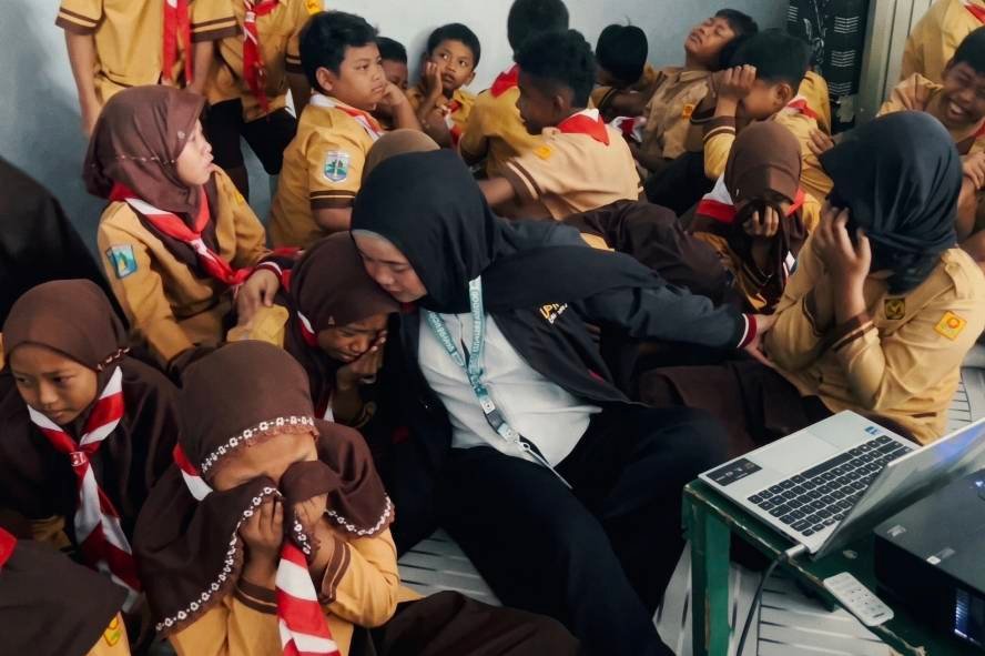 Cegah Perundungan Sejak Dini, KKN Berdampak UMM Edukasi Siswa SD di Kediri