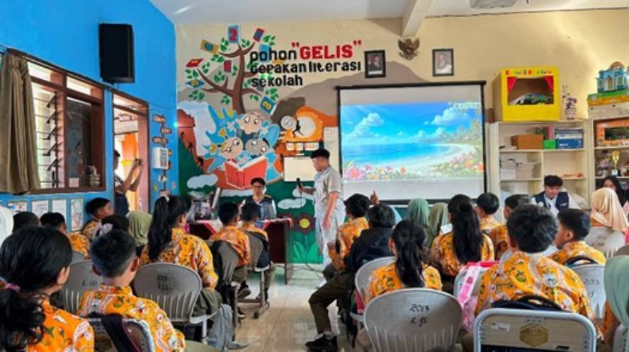 Pahlawan Air Cilik, KKN FBiPK UB Ajarkan Siswa SD Bijak Gunakan Air