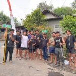 Pemasangan Plang Nama Jalan, KKN UMM 179 Permudah Akses Warga Kampung Baru