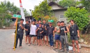 Pemasangan Plang Nama Jalan, KKN UMM 179 Permudah Akses Warga Kampung Baru