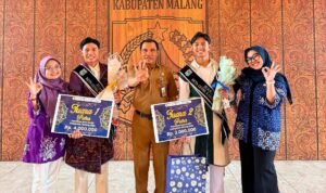 Kepala Sekola dan siswa SMAN 1 Turen Dua Siswa SMAN 1 Turen Borong Juara 1 dan 2 Duta GenRe Kabupaten Malang 2026