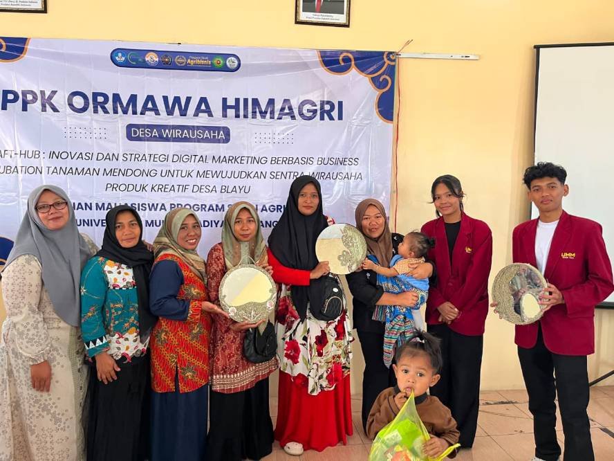 Mahasiswa Agribisnis UMM Hidupkan Kembali Kerajinan Mendong Desa Blayu Lewat Inovasi Eco Living Product