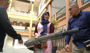 Ning Lia Fogging Jadi Relawan Fogging, Ning Lia Pastikan Jombang Siap Sambut Muktamar NU ke-35