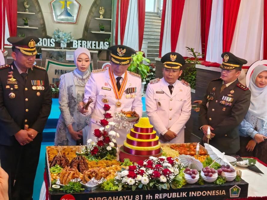 Dandim 0833 Hadiri Upacara Detik Proklamasi di Balai Kota Malang