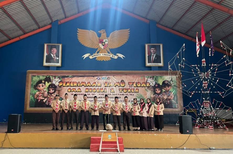 Penerimaan Tamu Tegak SMAN 1 Turen Gembleng Karakter Siswa Baru Lewat Penerimaan Tamu Tegak 2026