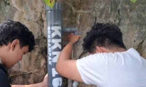 Penjernihan Air KKN UMM KKN UMM Sulap Potensi Lokal Jadi Solusi, Air Keruh di Bulurejo Kini Lebih Jernih