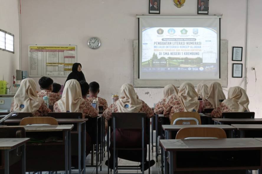 Departemen Matematika FSTeM UB Perkuat Literasi Numerasi Siswa SMAN 1 Krembung