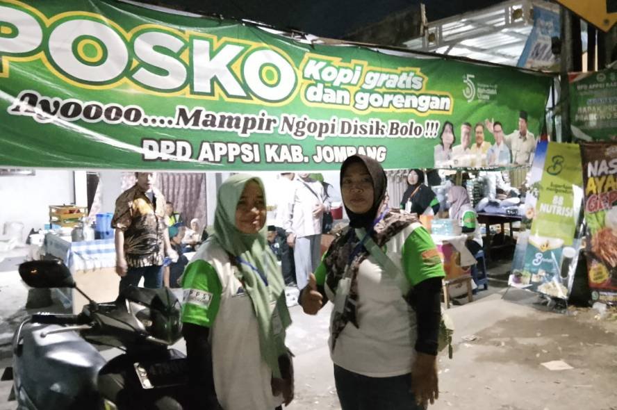 Muktamar ke-35 NU, Ratusan Pedagang Pasar Jombang Bagikan Kopi dan Gorengan Gratis