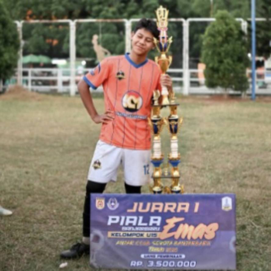 Siswa SMAN 6 Kota Malang Raih Dua Gelar Juara Sepak Bola di Banjarbaru
