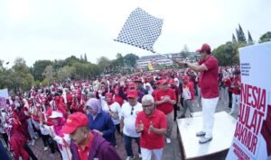 Rektor UMM berangkatkan peserta jalan sehat kemerdekaan Jalan Sehat Kemerdekaan UMM, Ratusan Bibit Tanaman Dibagikan