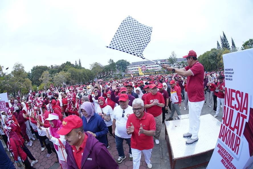 Jalan Sehat Kemerdekaan UMM, Ratusan Bibit Tanaman Dibagikan