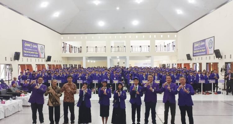 Sambut Ratusan Mahasiswa Baru, UNITRI Kenalkan Budaya I-Progres