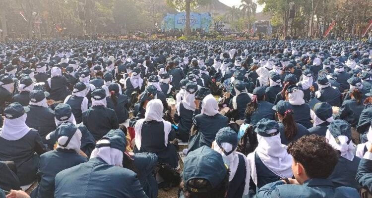 Ribuan Mahasiswa Baru UB Ikuti PK2MABA Raja Brawijaya 2026, Ini Pesan Rektor Prof Widodo