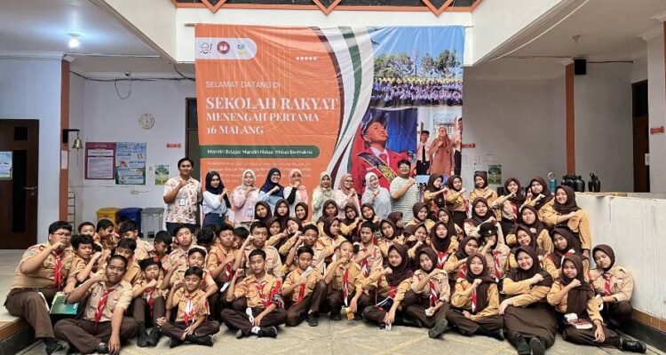 Siswa SRMP 16 Kota Malang Belajar Literasi Numerasi Lewat Proyek Wirausaha