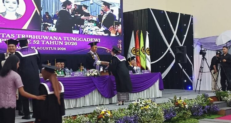 Wisuda ke-52 UNITRI Malang, 400 Lulusan Dibekali Kompetensi dan Karakter Siap Hadapi Dunia Kerja