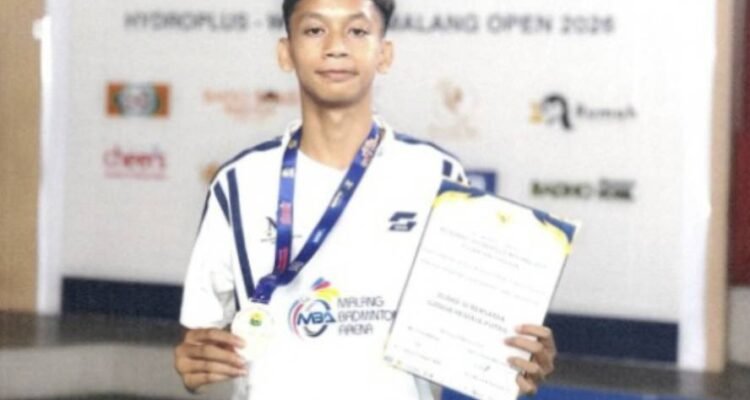 Siswa SMAN 6 Malang Adipura Saka Raih Juara 3 Kejurkot Badminton
