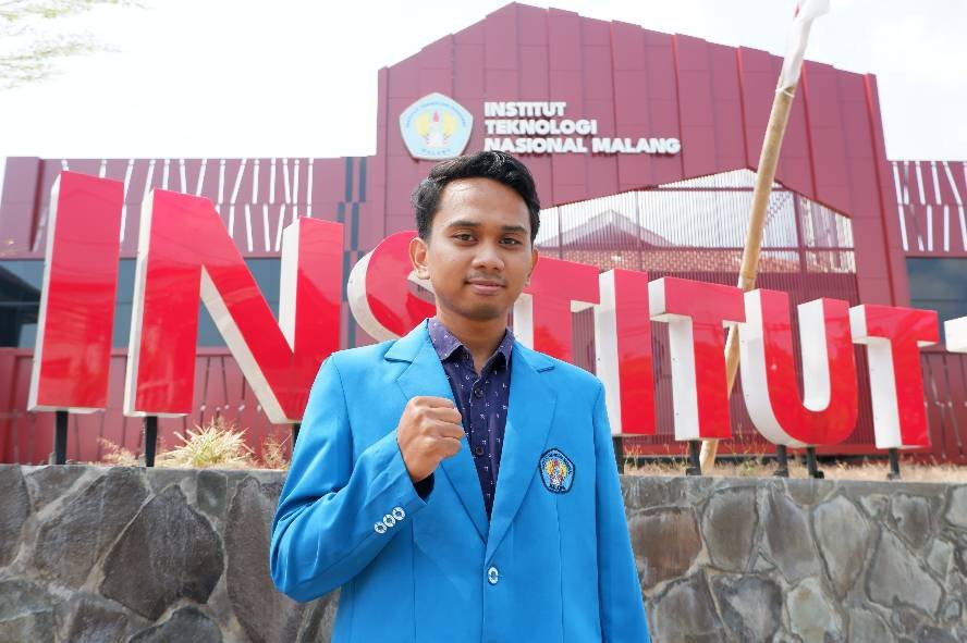 Agung Sugianto Lulusan Terbaik Teknik Mesin ITN Malang Ciptakan Mesin Sandblasting Otomatis