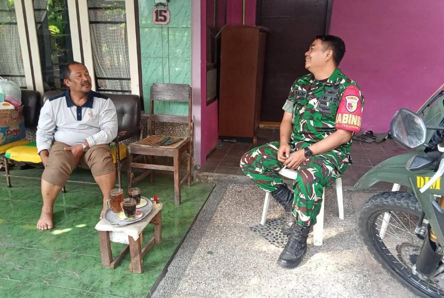Babinsa dengar cerita warga