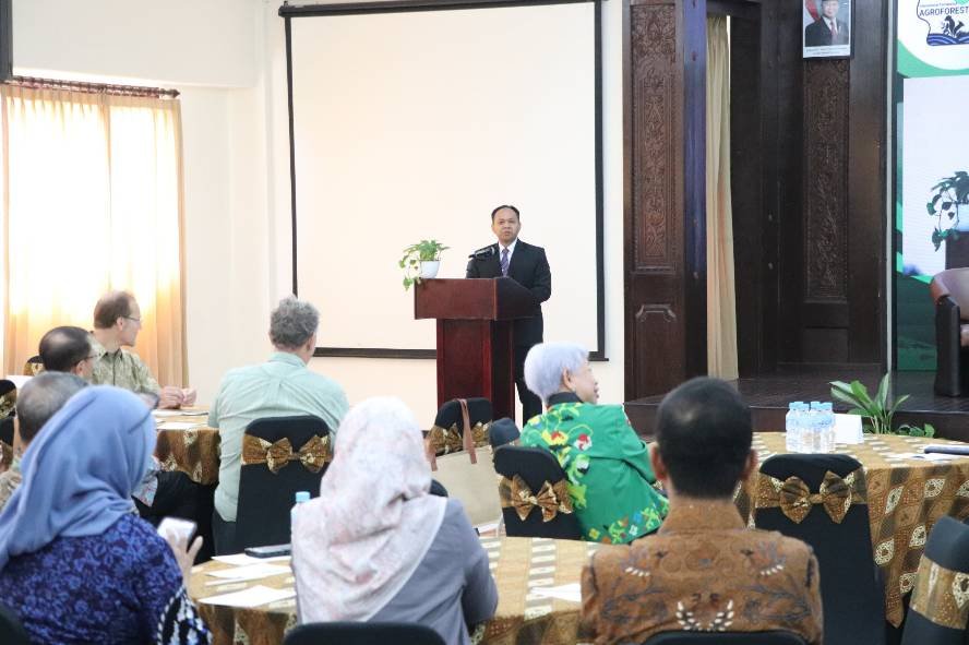 Dekan FBiPK berikan sambutan UB Gelar ICTAFI 2026, Bahas Agroforestri Tropis hingga Kesehatan Tanah