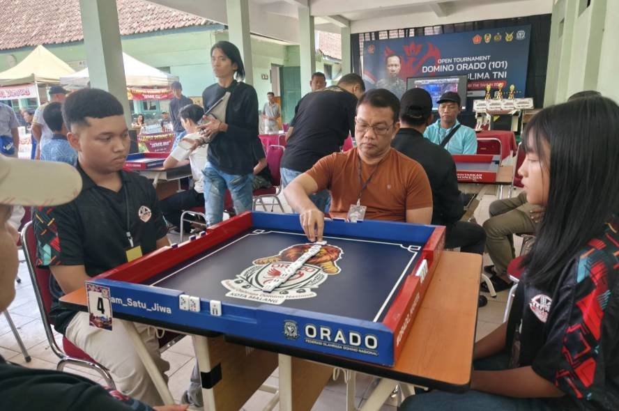 Domino Orado