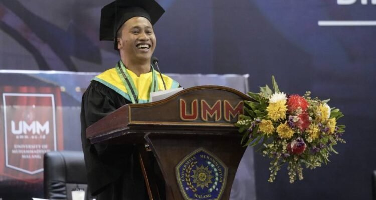 Kisah Isa Almasih Putra Muhammadiyah di Podium Wisuda UMM