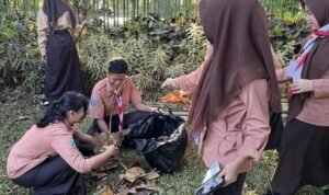 Jumat Bersih SMAN 6 Kota Malang SMAN 6 Kota Malang Rutin Gelar Jumat Bersih untuk Bentuk Karakter Siswa Peduli Lingkungan