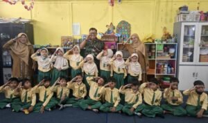 Babinsa Madyopuro Kenalkan Profesi TNI kepada Anak TK Lewat Kelas Inspirasi