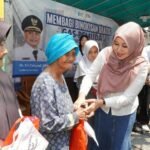 Kolaborasi Lia Istifhama bersama GAS Pemuda dan Senyum Sehat Indonesia Bagikan Ratusan Paket Sembako untuk Warga