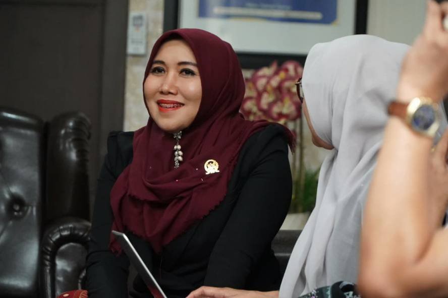 Lia Istifhama Lia Istifhama Apresiasi Pasar Murah Gubernur Khofifah untuk Kendalikan Inflasi Jatim