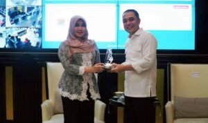 Ning Lia dan Eri Cahyadi Kampung Pancasila Kembali Menggeliat, Ning Lia Apresiasi Energi Gotong Royong Surabaya