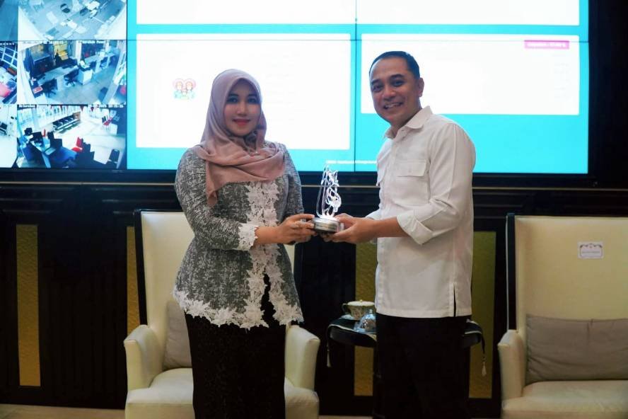 Ning Lia dan Eri Cahyadi Kampung Pancasila Kembali Menggeliat, Ning Lia Apresiasi Energi Gotong Royong Surabaya