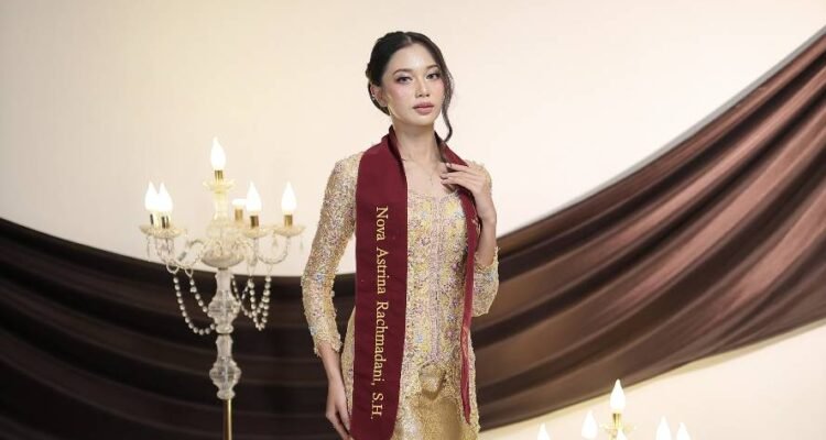 Aktif Jadi Duta dan Model, Nova Astrina Rachmadani Lulus Cumlaude dari FH UMM
