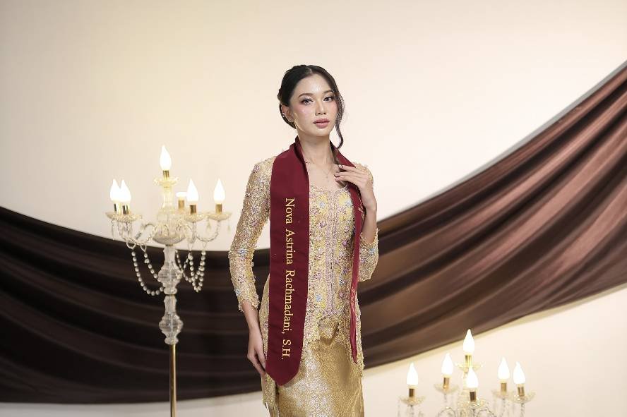 Nova Astrina Rachmadani Aktif Jadi Duta dan Model, Nova Astrina Rachmadani Lulus Cumlaude dari FH UMM
