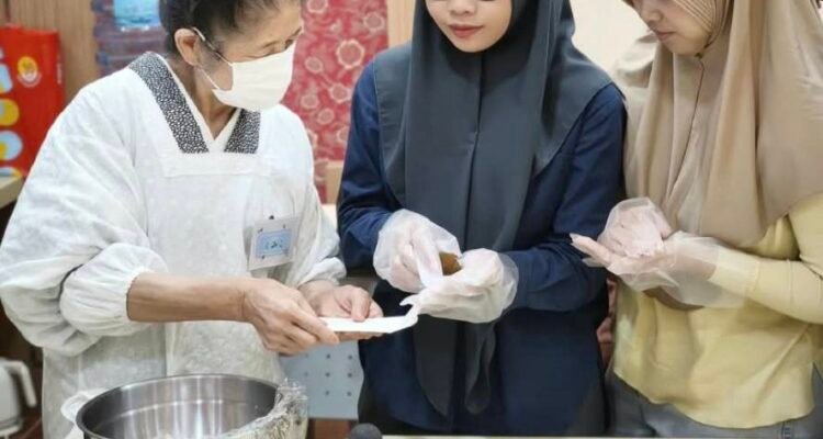 Cooking Class FIB UB Ajak Mahasiswa Kenali Budaya Jepang lewat Wagashi