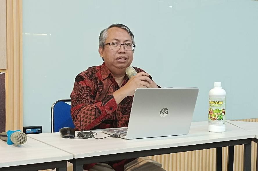 Prof Amin Ngopi SAM FSTeM UB, Prof. Amin Paparkan Inovasi Pupuk Organik Cair untuk Pertanian Berkelanjutan